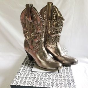 Very Volatile brand Cowboy Boots Size 8.5